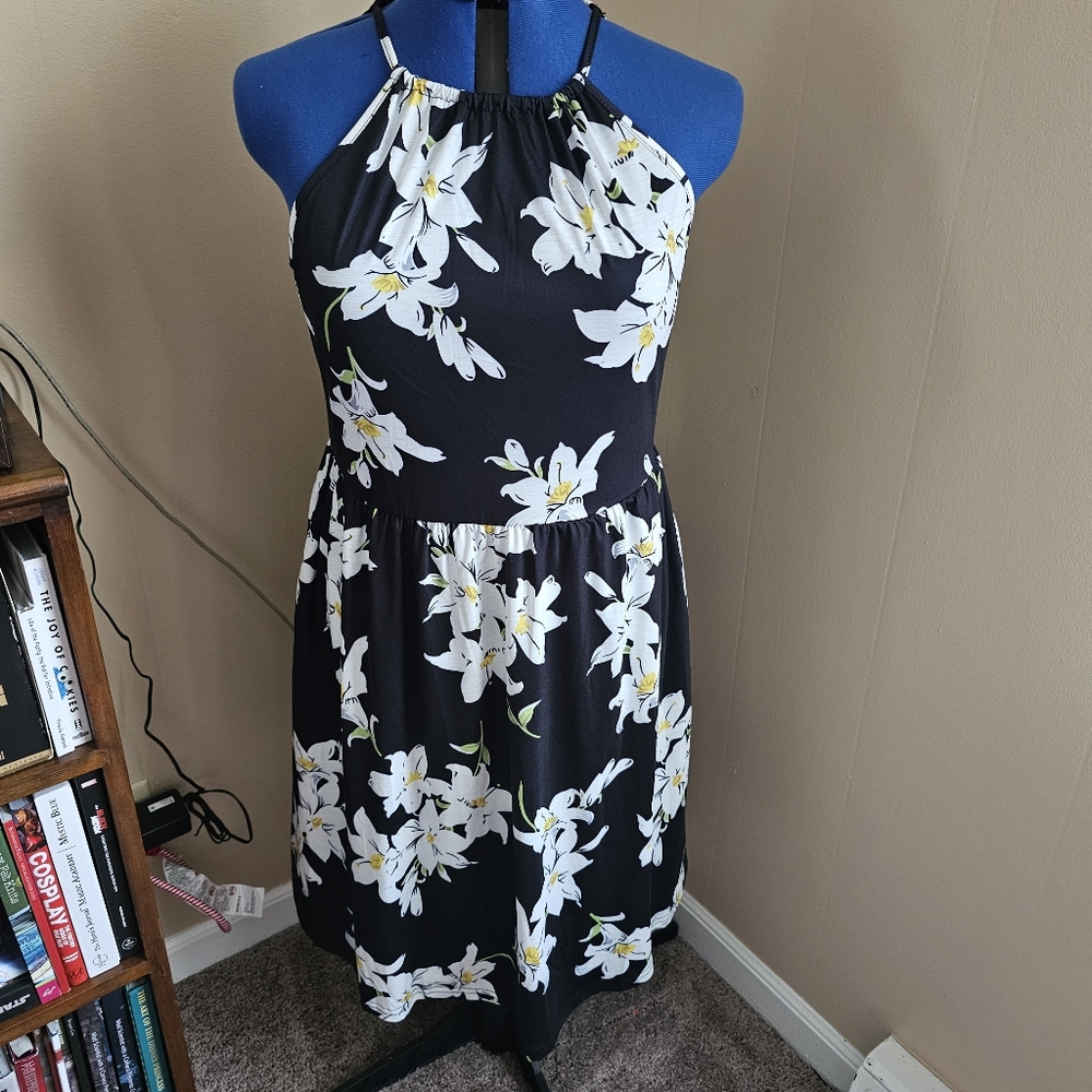 Kilig Black and White Floral Soft Pocketed Sundress